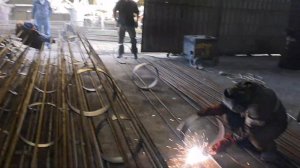 Каркасы буронабивных свай для подпорных стен на участке с уклоном в Сочи