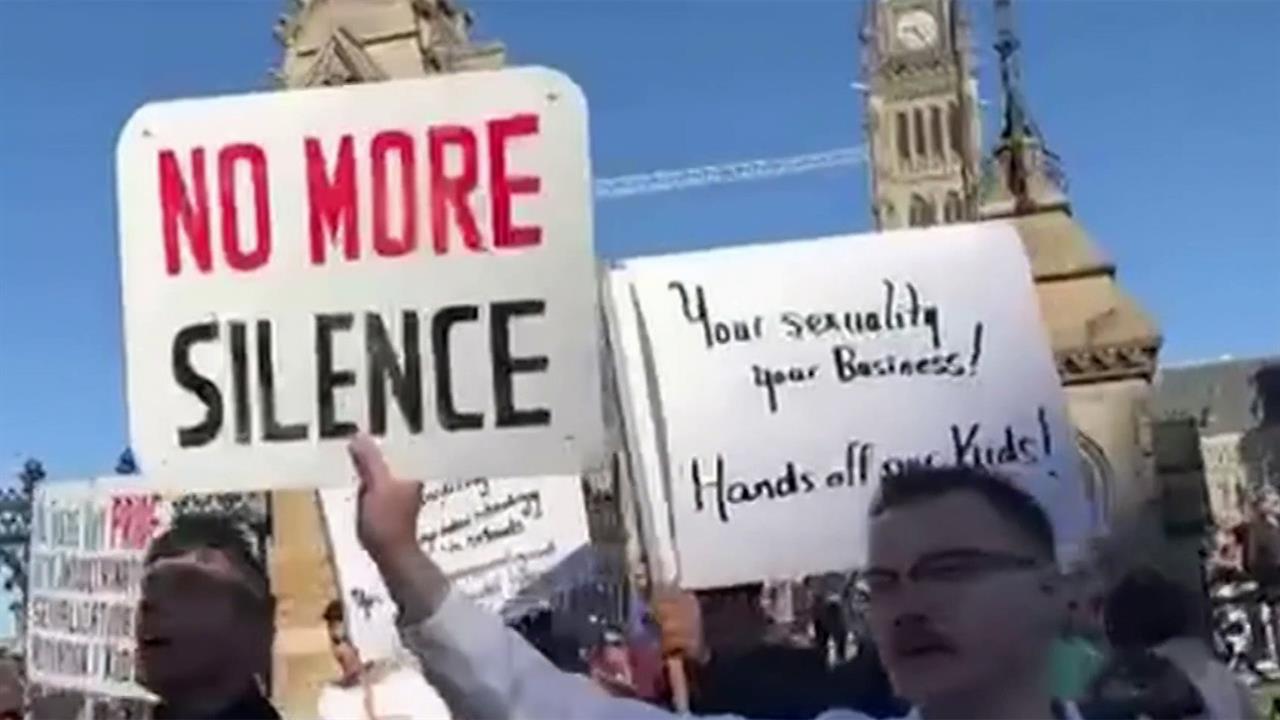 В Канаде родители массово выступают против насаждения ЛГБТ-идеологии в школах