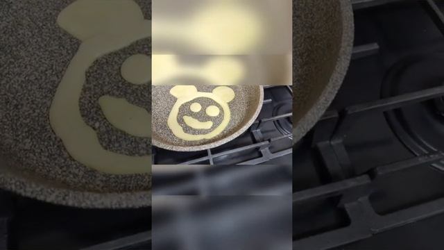 Ажурные блинчики с листьями салата и начинкой