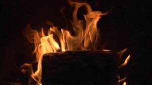 Видео для сна под звуки костра