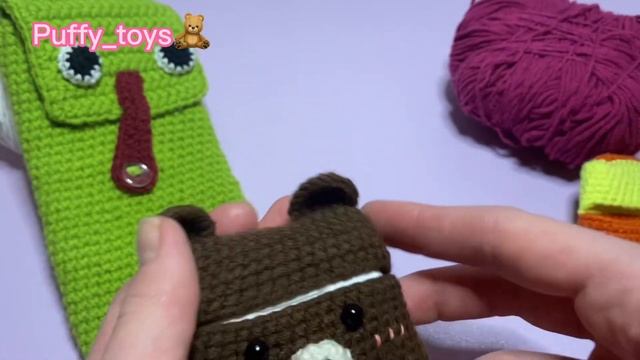 Уверенна,такой подарок нужен всем! Особенно зимой!!!чехол для беспородных наушников крючком.