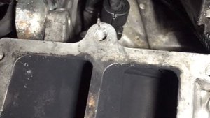 Mercedes Benz W212 снимаем впускной коллектор.Mercedes Benz W212 remove intake manifold.mp4