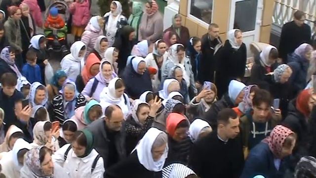 Крестный ход с мощами преподобного Иова Почаевского. смотреть онлайн