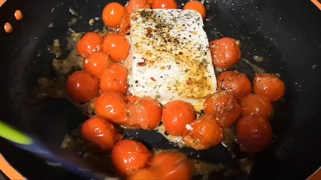 Паста с сыром Фета и помидорами. Популярный рецепт в моём варианте.