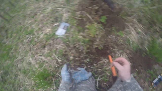 Только приехали на поле и тут же нашли кошелек монет.