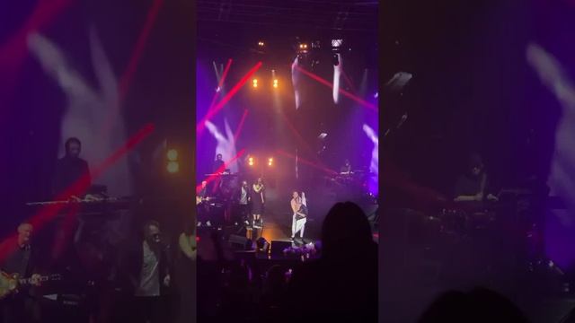 поцелуй бузовой и билана. фото насти ивлеевой с ягодами. клава кока и нилетто. костюм димы билана на вечеринке ивлеевой. бузова и билан.