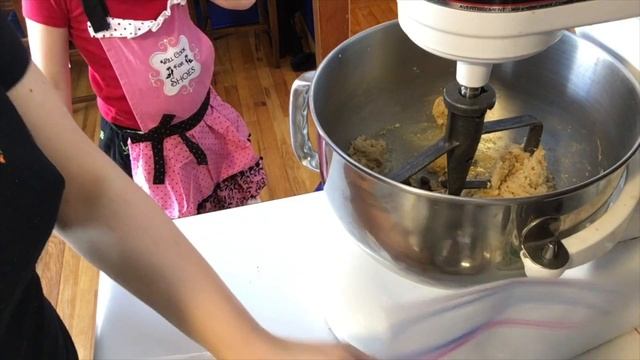 Печенье с шоколадом.Chocolate chip cookies смотреть онлайн