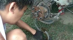 Toyota Highlander 2006 года 3.3 замена колодок ножника(ручника, ручного тормоза)