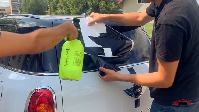 Oklejanie samochodu MINI R60 COUNTRYMAN - jak nakleić naklejki na samochód na mokro CarStickers.PL смотреть онлайн