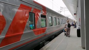 Электровоз ЭП2К-233 с поездом №479 Санкт-Петербург - Сухум, на новом Восточном вокзале.
