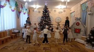 Хоровод/Снова праздник новогодний