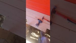 Как притягивать доски пола или вагонку.