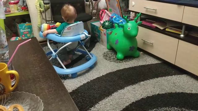 Маленький ходунок. 6 месяцев