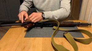 Как установить армейский ремень на АК