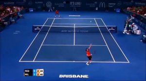 Удар слева одной рукой. Подготовка к удару.