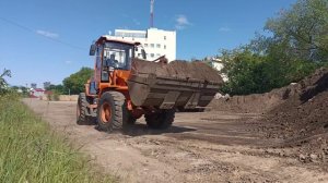 фронтальный погрузчик DISD SD 200N. погрузка самосвала грунтом. супер погрузчик.