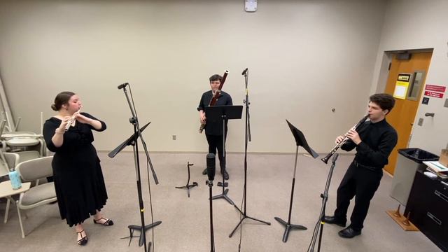 Walter Piston's Three Pieces for Wind Trio смотреть онлайн