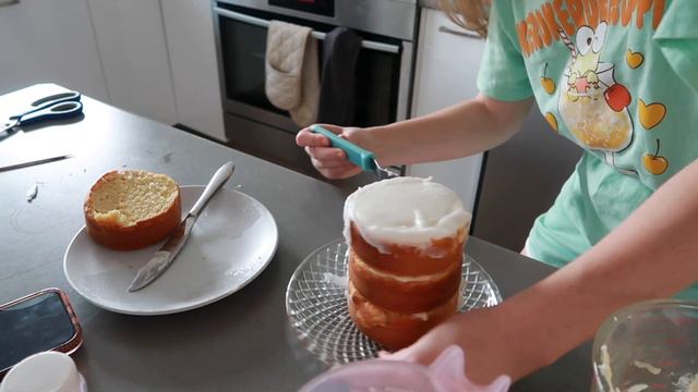 decade in business vlog! cake making, cricut banner and attending a market on my 10th birthday V126