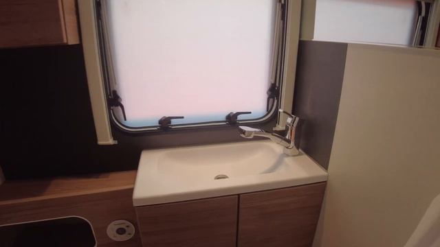 WEINSBERG CaraOne 400 LK 2023 - HAMMER-Preis! Budget-Wohnwagen für die Familie - Caravan Salon 2022 смотреть онлайн