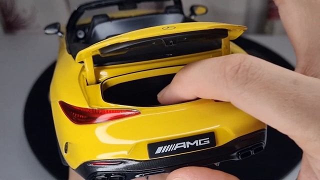 Another chance to iScale - Mercedes Benz SL63AMG - 1/18 Diecast смотреть онлайн