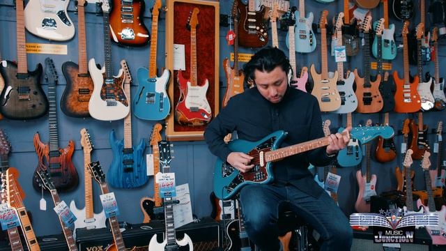 Music Junction- Unboxing a Fender Vintera 60s Jaguar смотреть онлайн