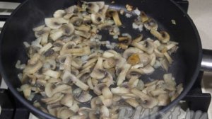 Жульен с курицей, грибами и сыром со сливками в горшочках в духовке