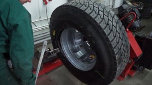 Демонтаж шины с установленным датчиком давления TPMS EVA-Pro