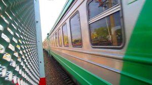 Электропоезд ЭД4М-0451 Экспресс отправляется от станции Нара, и приветливая бригада