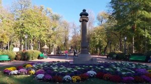 Кишинёв, когда мы ещё увидим такую красоту, если не осенью.Центральный парк. 31.10.23