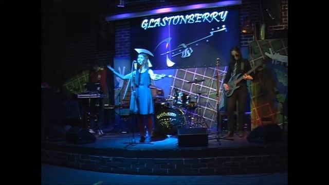 группа ЗЕМЛЯНИЧНАЯ ПОЛЯНА на фестивале Прикосновение смотреть онлайн