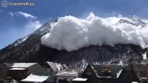 Очень мощный сход лавины! Ужас