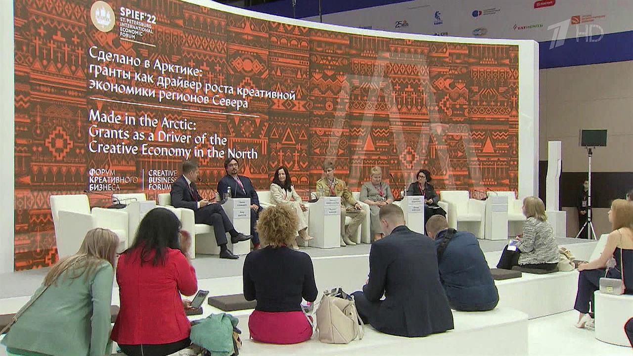 В Санкт-Петербурге подводят итоги экономического форума и обсуждают речь президента