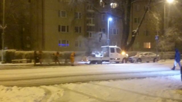 Как правильно класть асфальт в снег - эстонцы учат русских смотреть онлайн