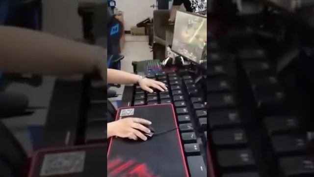 Где взять такую клаву?! #Shorts смотреть онлайн