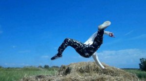 5 оборотов вперёд на кольцах, 26 Pushups Lalanne, сальтухи в стогу