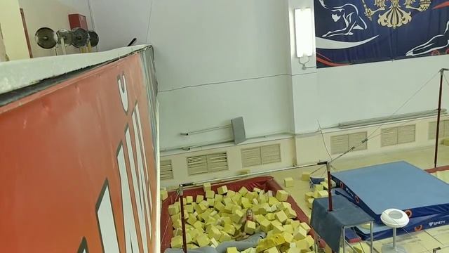 VLOG: 2 января, полоса препятствий, ДР Егора, распаковка подарков смотреть онлайн