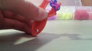Браслет из силиконовых резинок