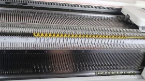 Рельефная ложная резинка на одной фонтуре. Узор  № 147, вязание на вязальной машине