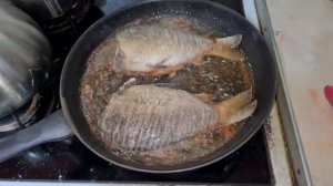ЖАРЕНЫЙ КАРАСЬ БЕЗ КОСТЕЙ С ОСОБЫМ ЛУКОМ. Рецепт от Кухня Аборигена.