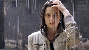 СИЛЬНАЯ ЖЕНЩИНА ПЛАЧЕТ У ОКНА