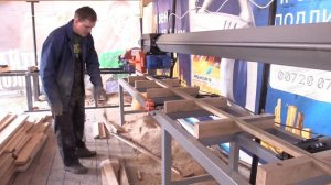 Кромкообрезной станок однопильный (распиловка коротких широких необрезных досок)