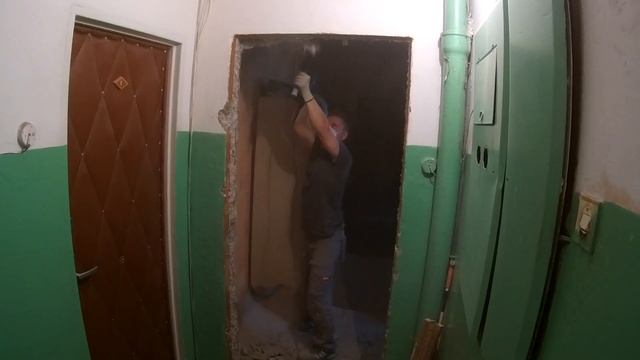 Установка входной двери. Торекс Дельта М12. Демонтаж металлической коробки косяка смотреть онлайн