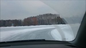 Секрет от профессионального гонщика как ездить по голому льду без скольжения на Audi A8