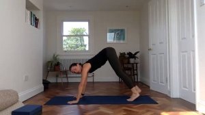 A 30 Minute Simple Yoga Flow With Naomi Annand