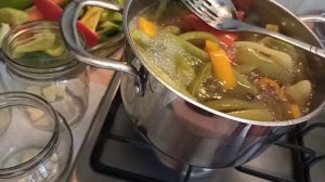 Перец сладкий маринованный с сельдереем. Очень хорош не только к мясу.