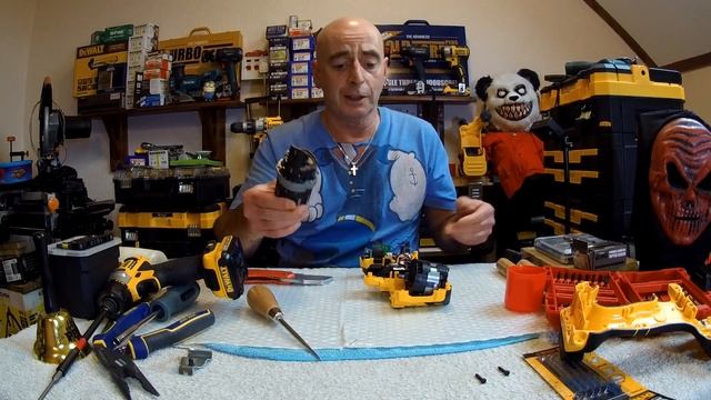 Dewalt DCD796 Chuck, clutch, gearbox speed-selector and repair смотреть онлайн