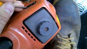 Husqvarna 323 C, power head running