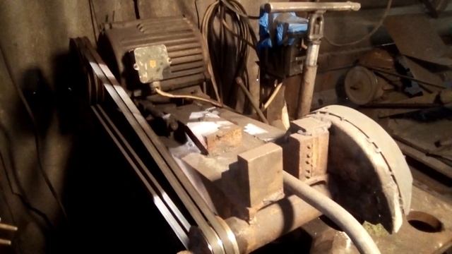 Отрезной станок из болгарки своими руками.Станки для дачи, дома.Интересный станок. смотреть онлайн