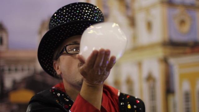 Красивое шоу мыльных пузырей в исполнении петербургского артиста павла зыкова