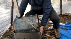 Печь своими руками. Сделал печь из ведра для дома в лесу. Болтосвар!